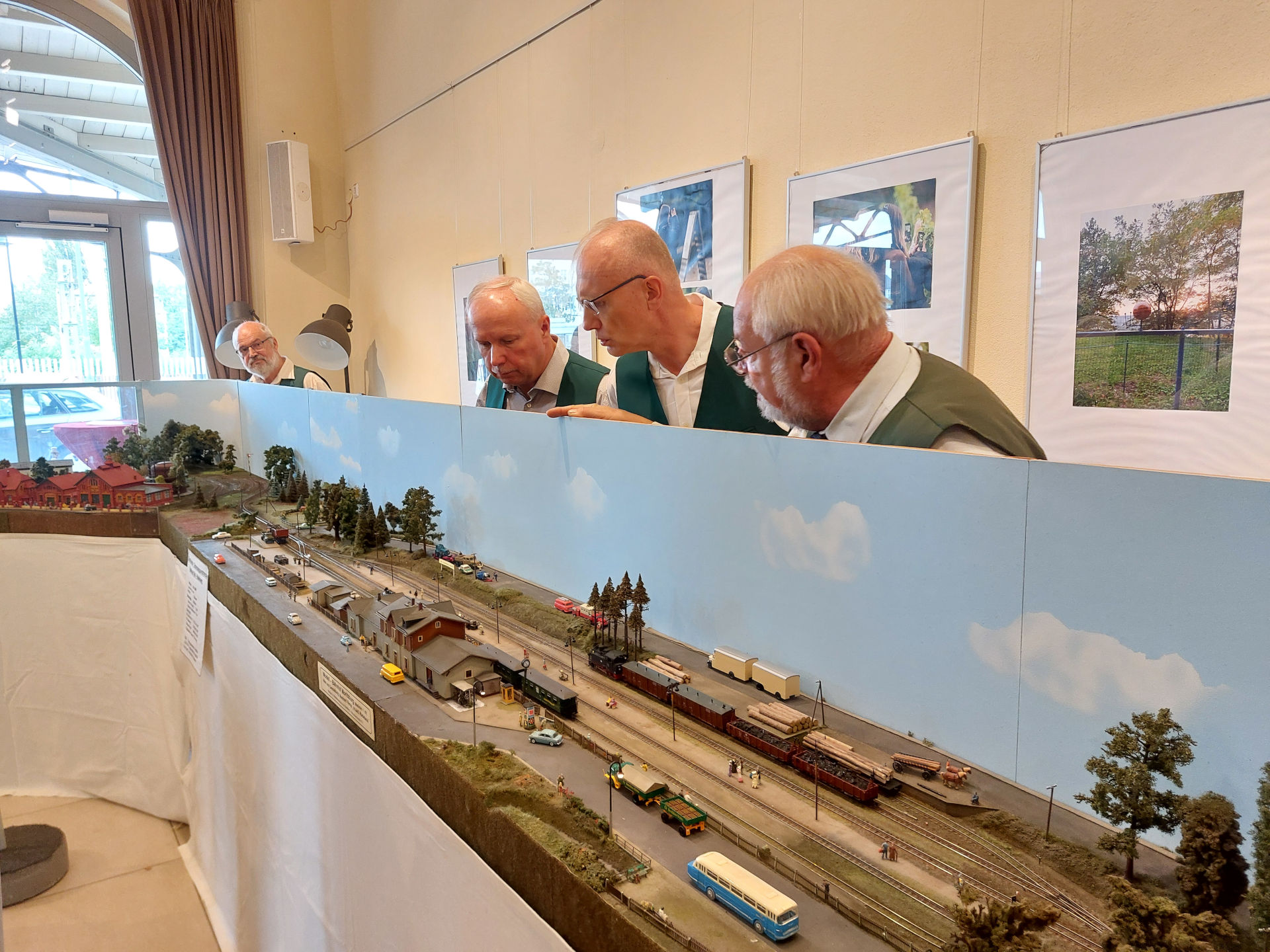 Trotz kurzen Startschwierigkeiten lief der Fahrbetrieb schon bald wieder reibungslos und wir freuen uns auf die kommende Ausstellung.